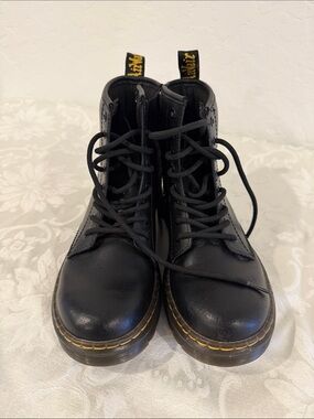Dr. Martens Black Leather Lace-Up Kids Boots with Yellow Stitching size 3